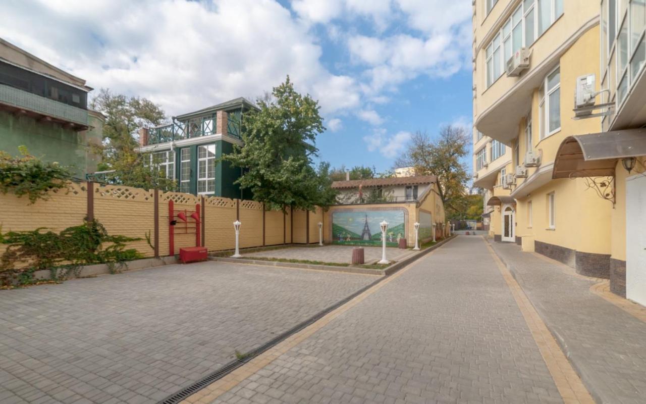 Стильная Квартира Возле Моря На Французском Бульваре Odesa Exterior foto